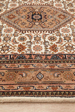 INDIAN HAND KNOTTED WOOL RUG 186X128CM