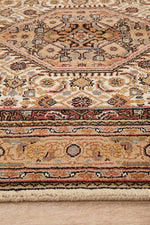 INDIAN HAND KNOTTED WOOL RUG 182X124CM