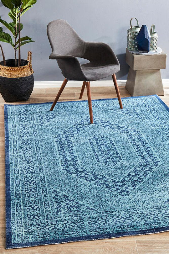 Estera Vision Vintage-Style Blue Rug
