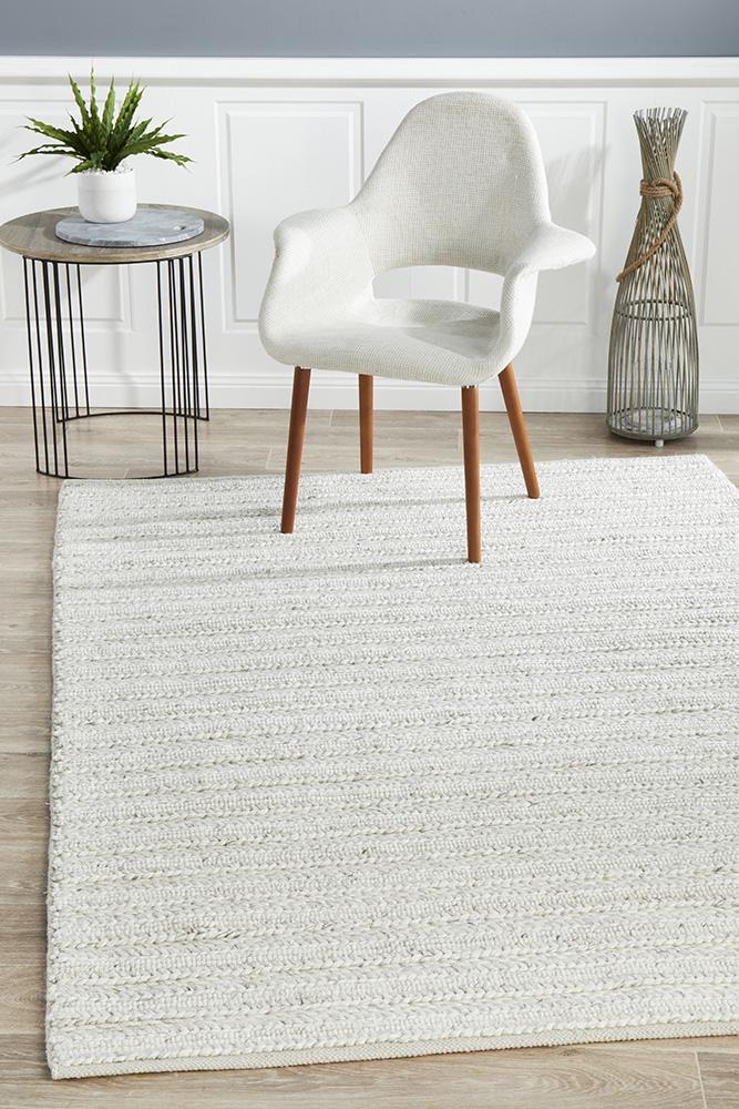 Aamani Handwoven  Ivory Rug