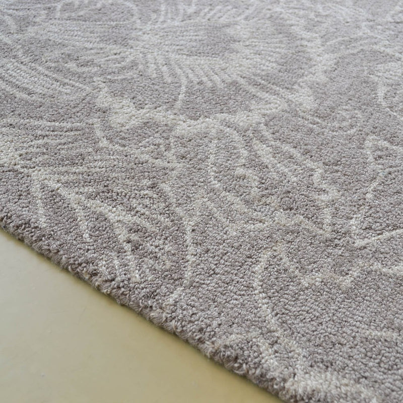 Poppy rugs 28405 in taupe by William Morris