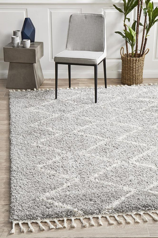 Lily Silver Fringed Rug