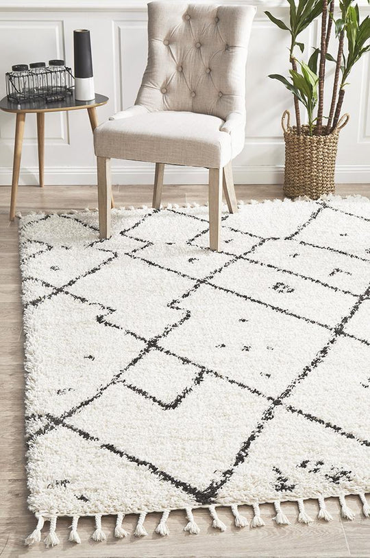 Laleh Black-Off White Fringed  Rug
